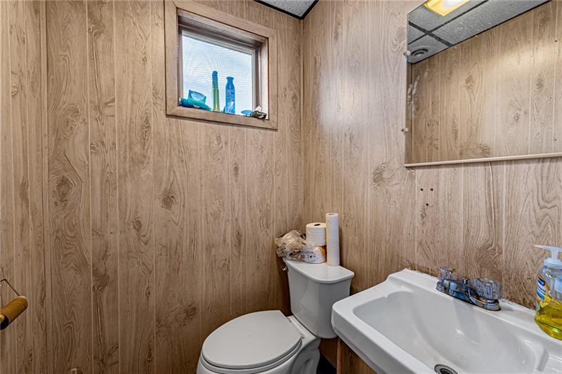 629 Scalp Avenue Photo 32