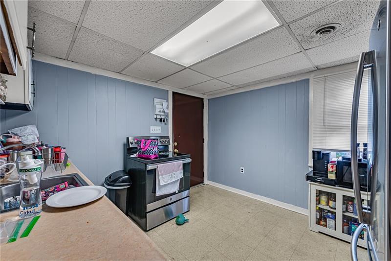 629 Scalp Avenue Photo 33