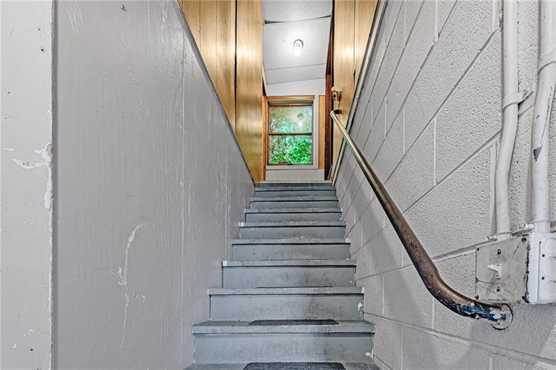 629 Scalp Avenue Photo 43