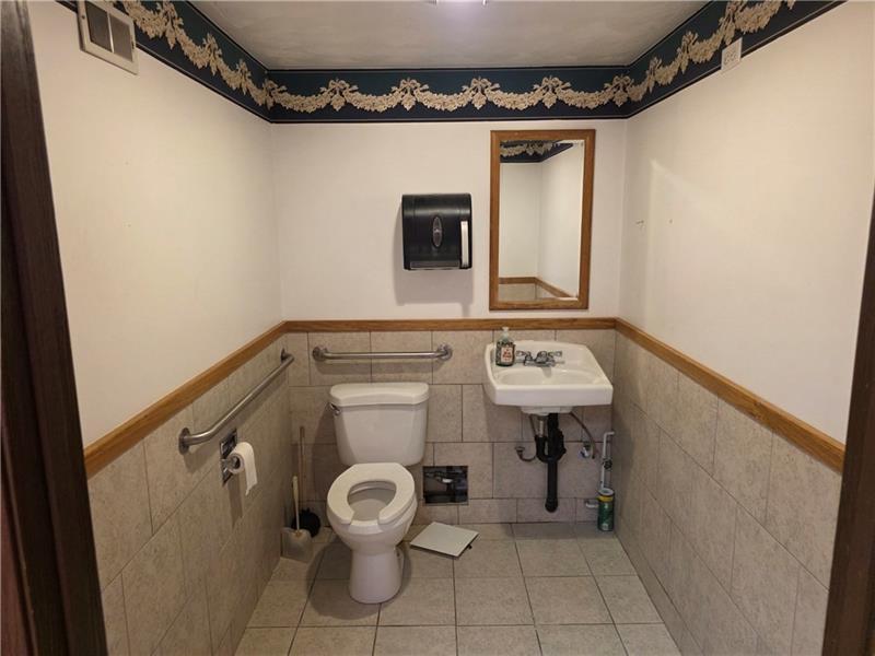 5660 William Penn Hwy Photo 12