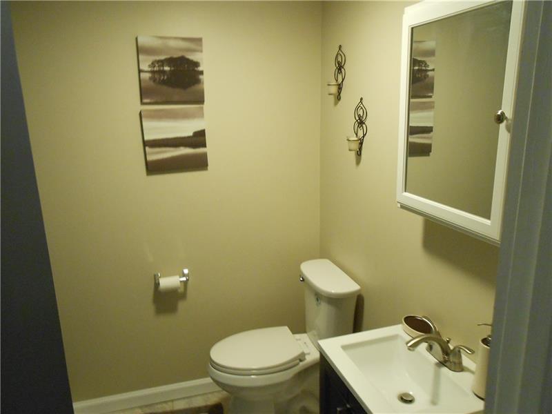 439 Jefferson Ave Photo 13