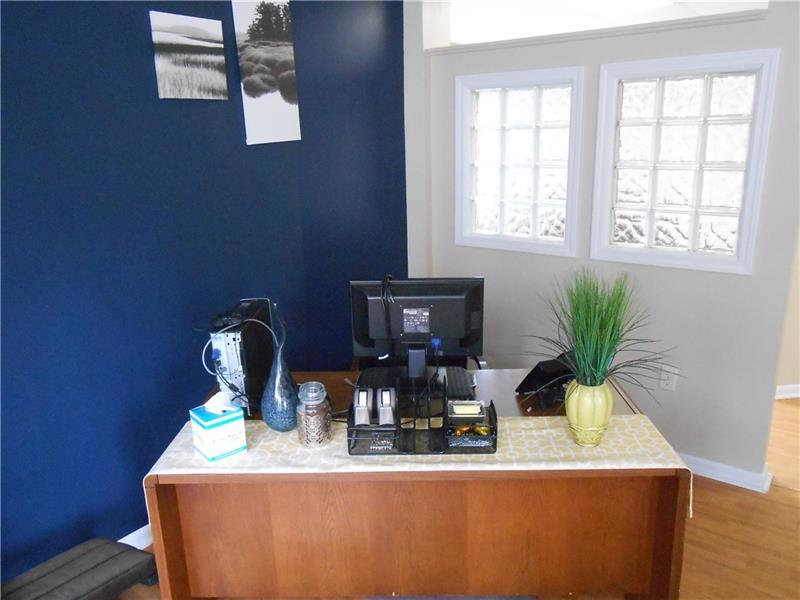 439 Jefferson Ave Photo 3