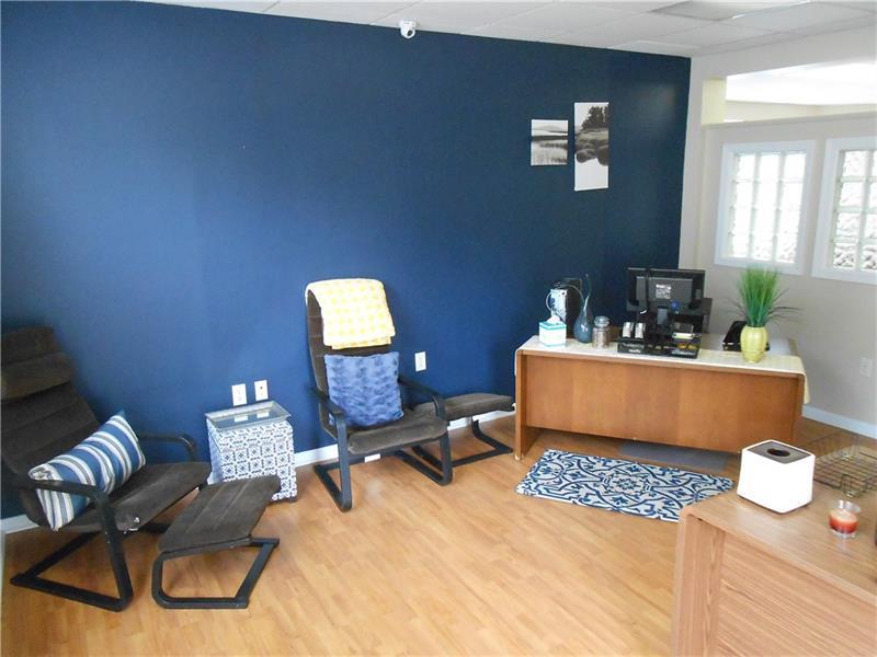 439 Jefferson Ave Photo 4