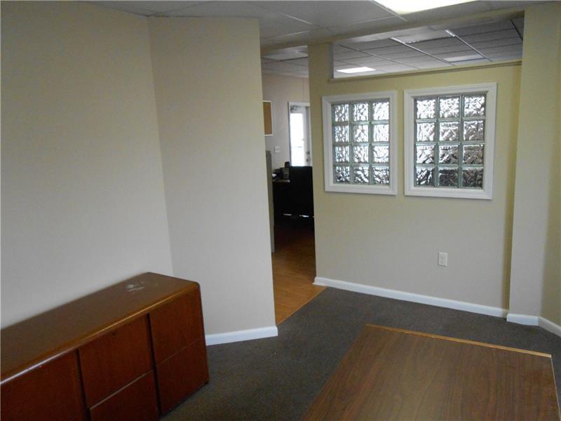 439 Jefferson Ave Photo 7