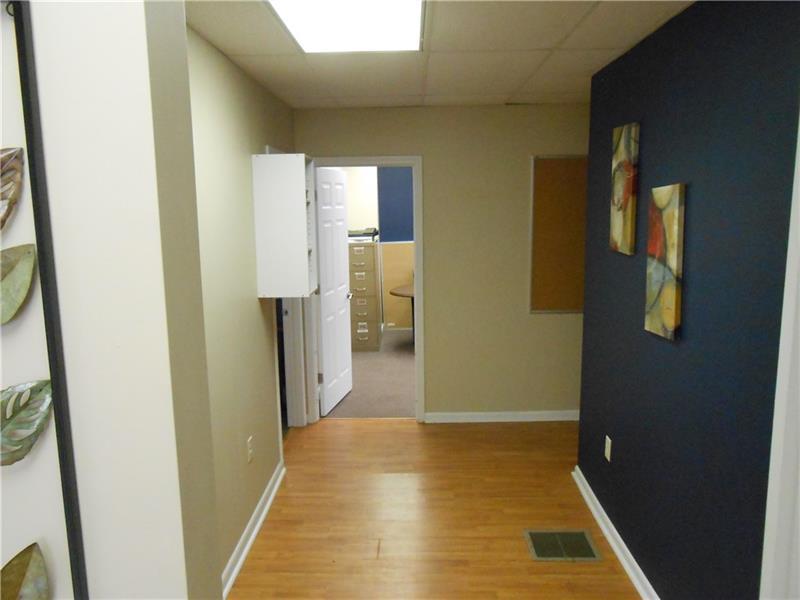 439 Jefferson Ave Photo 8