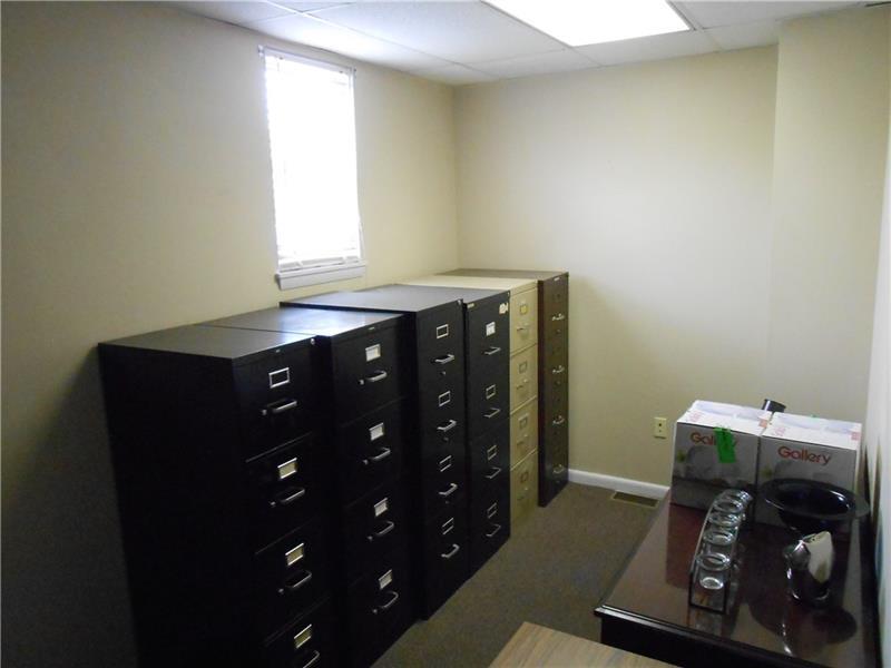 439 Jefferson Ave Photo 9