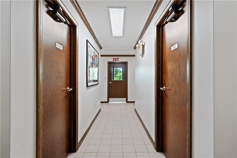 200 Commerce Dr Photo 29