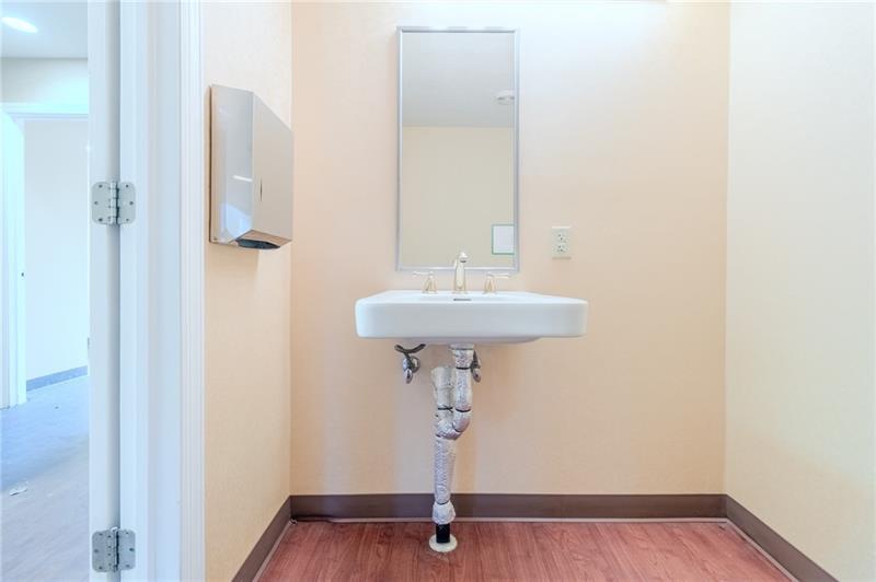 1600 Wildlife Lodge Rd Ste #1 Photo 30