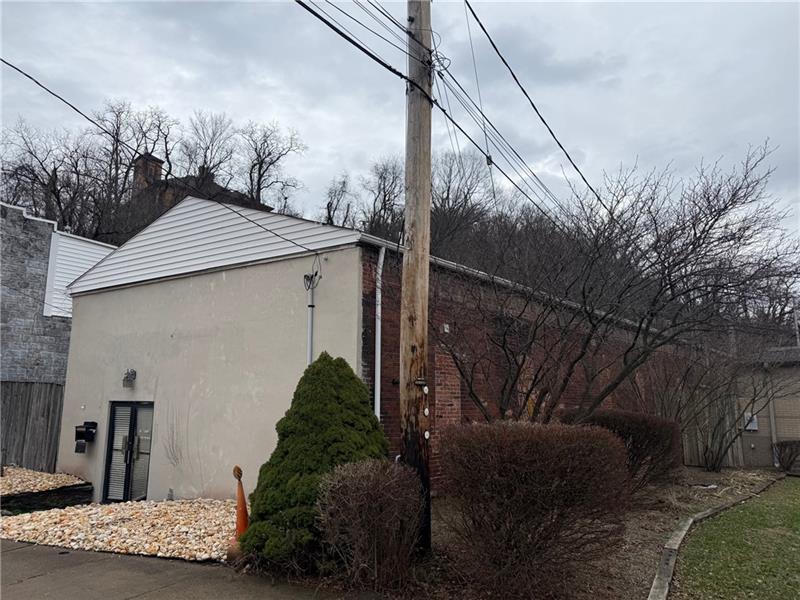 454 W 8th Ave Photo 2