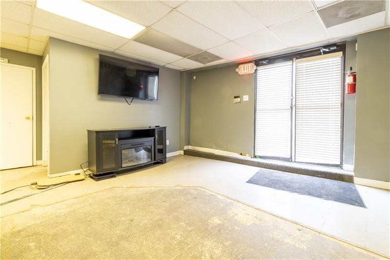 454 W 8th Ave Photo 7