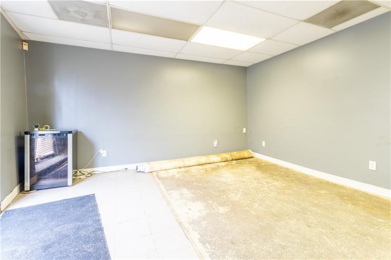 454 W 8th Ave Photo 8