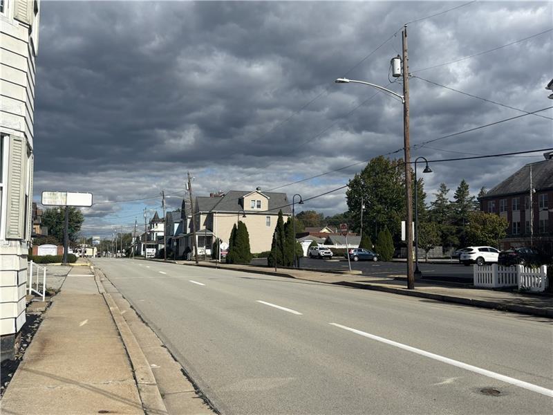 409 Depot St Photo 4