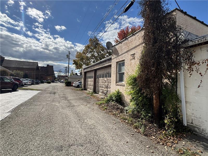 409 Depot St Photo 5