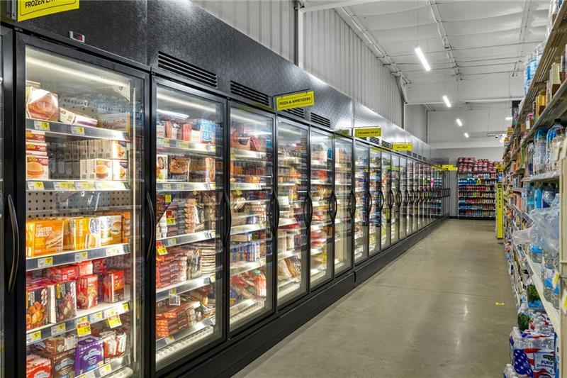 1221 Lawrence Ave Photo 6