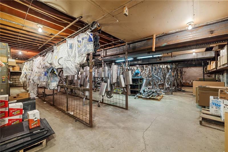 910 Factory Ave Photo 11