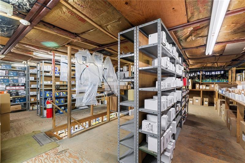 910 Factory Ave Photo 13