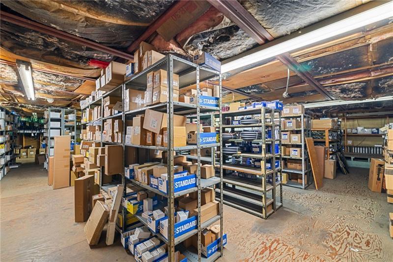 910 Factory Ave Photo 15