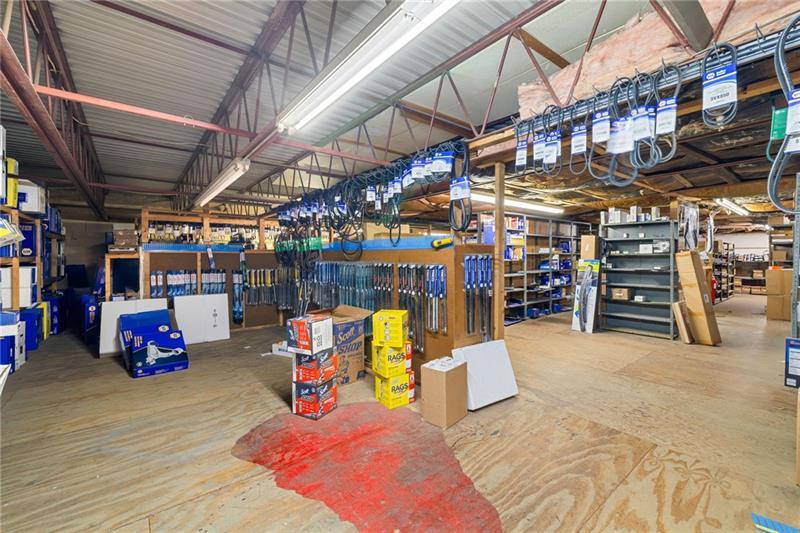 910 Factory Ave Photo 16