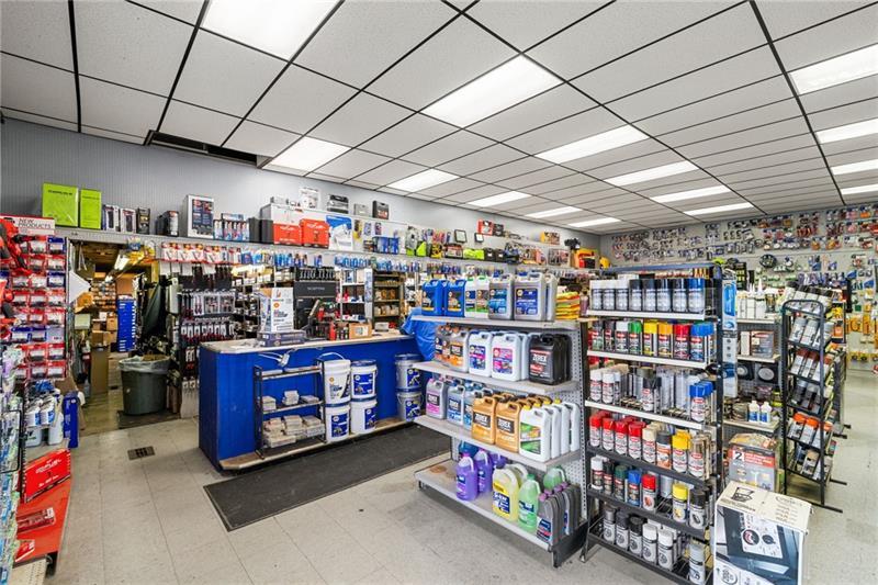 910 Factory Ave Photo 3