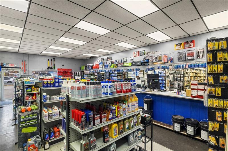 910 Factory Ave Photo 4