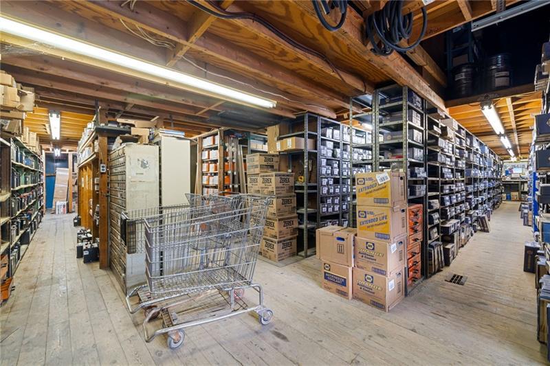 910 Factory Ave Photo 9