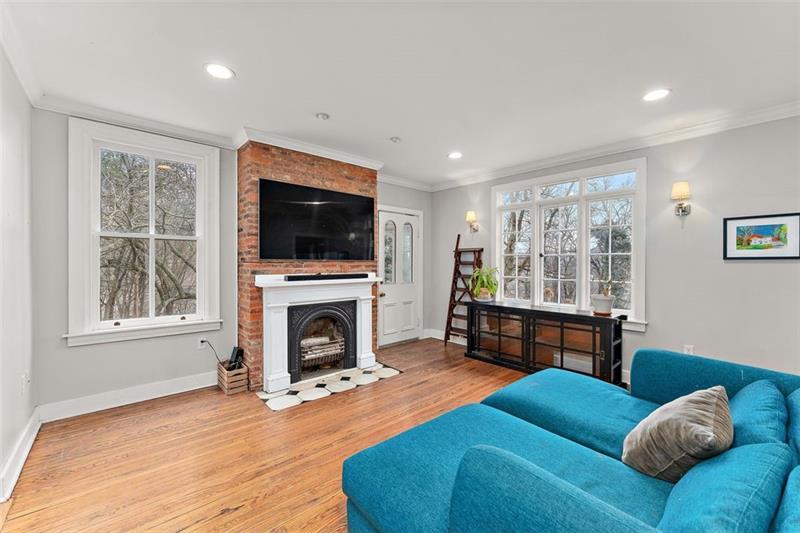 732 Orchard Terrace