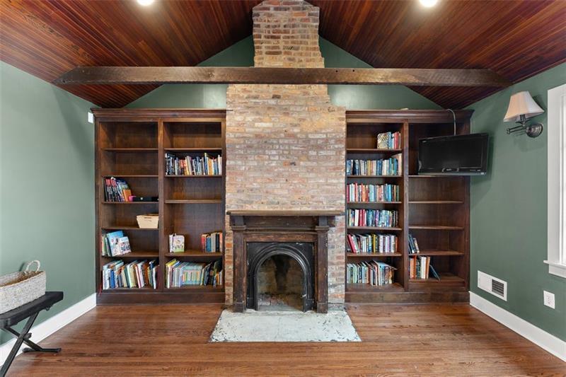 732 Orchard Terrace