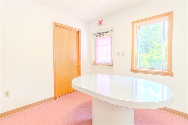 1027 W Main St Photo 15