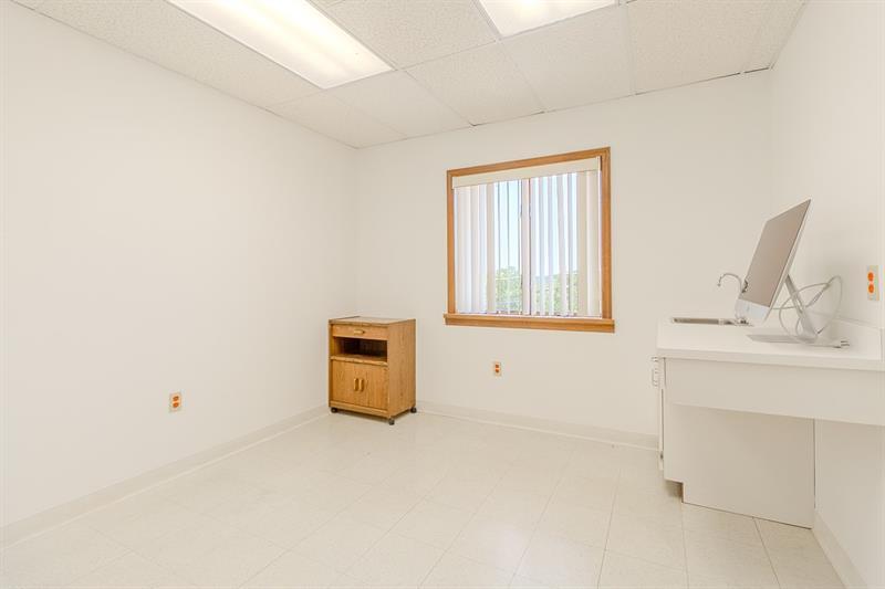 1027 W Main St Photo 29