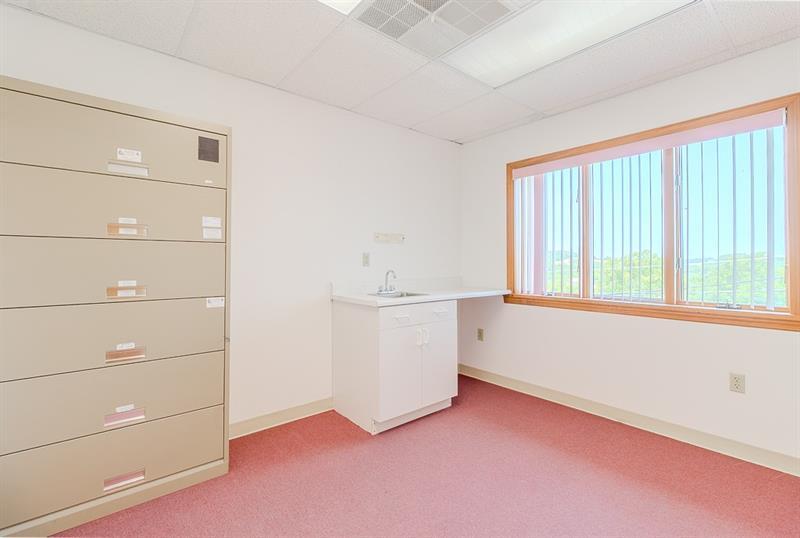 1027 W Main St Photo 31