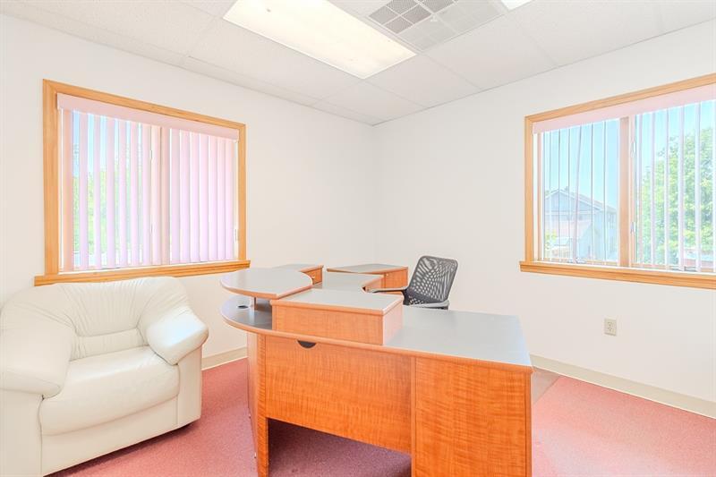 1027 W Main St Photo 37