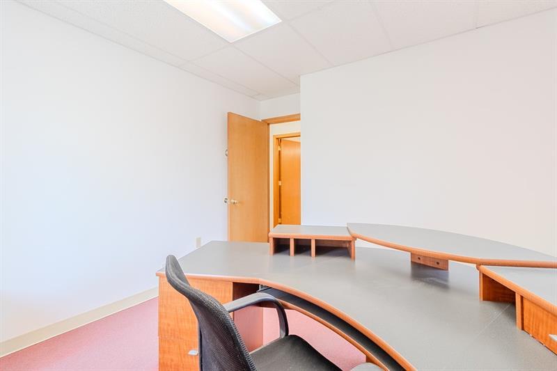 1027 W Main St Photo 38