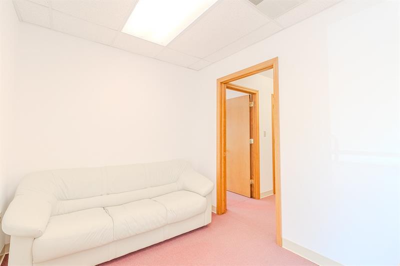 1027 W Main St Photo 40