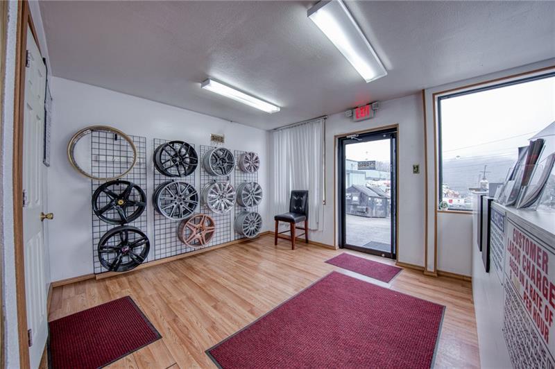 1080 3rd St Photo 13