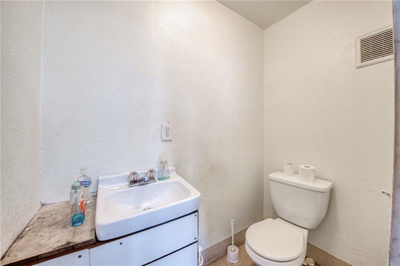 1080 3rd St Photo 49