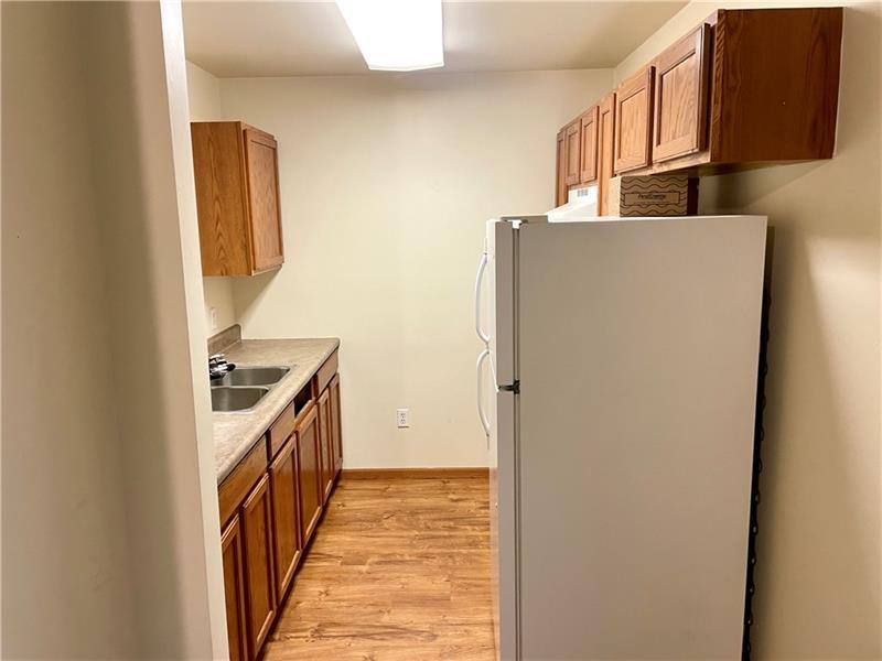 321 Grove City Road Photo 10