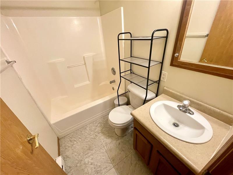 321 Grove City Road Photo 11
