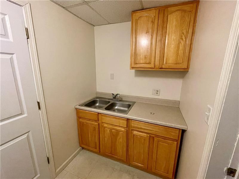 321 Grove City Road Photo 16