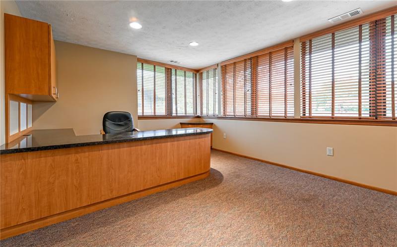 2857 Oxford Boulevard Photo 31