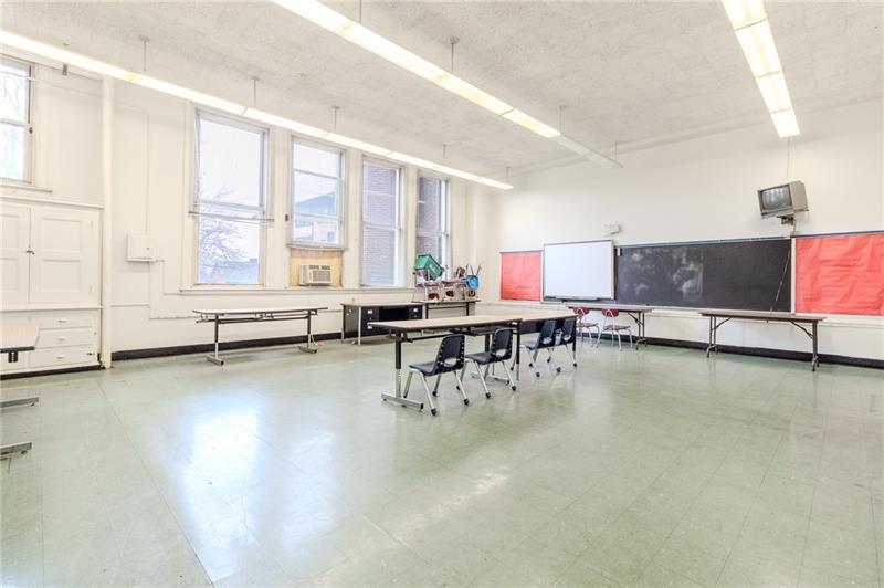 747 Wallace Ave (wilkinsburg High School) Photo 24