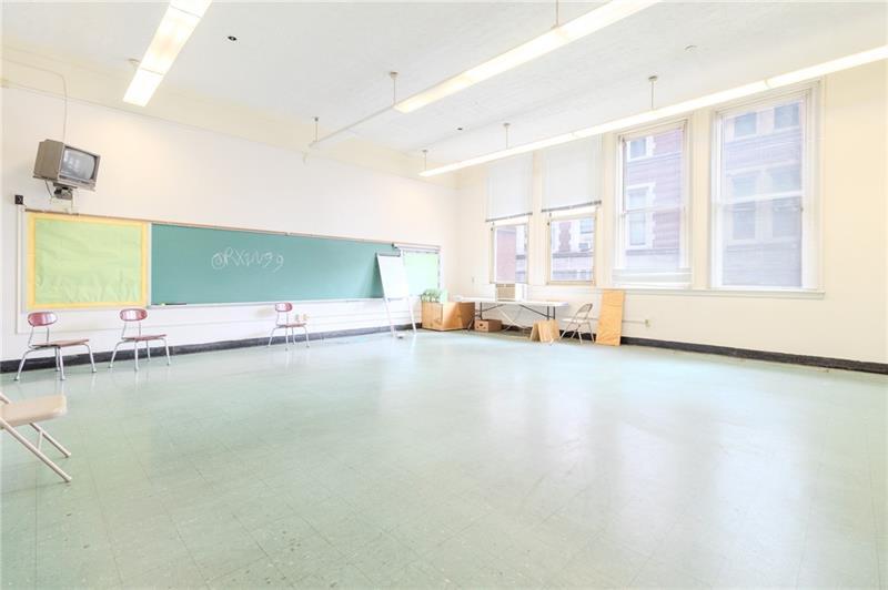747 Wallace Ave (wilkinsburg High School) Photo 30