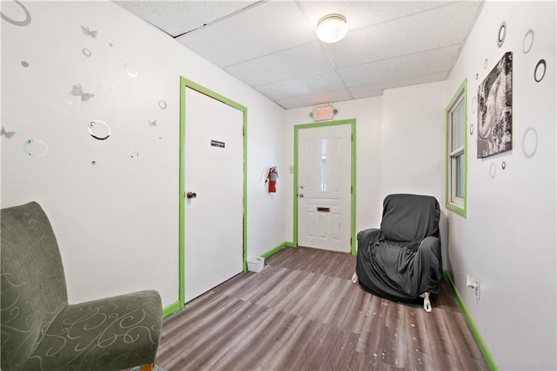 560 W Pike Street Photo 17