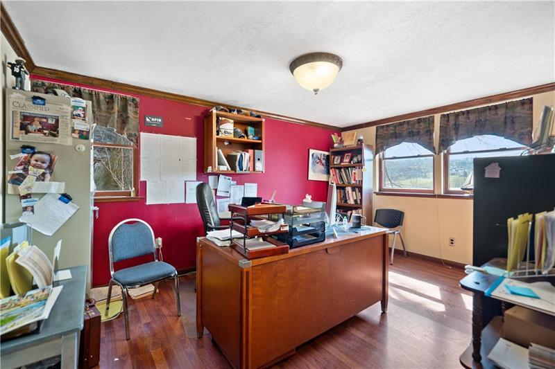 560 W Pike Street Photo 23