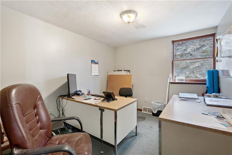 560 W Pike Street Photo 24