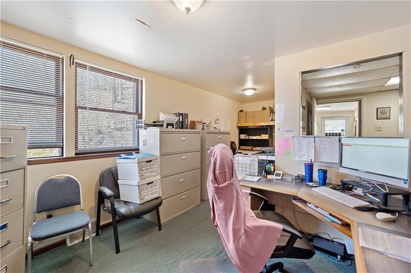 560 W Pike Street Photo 27