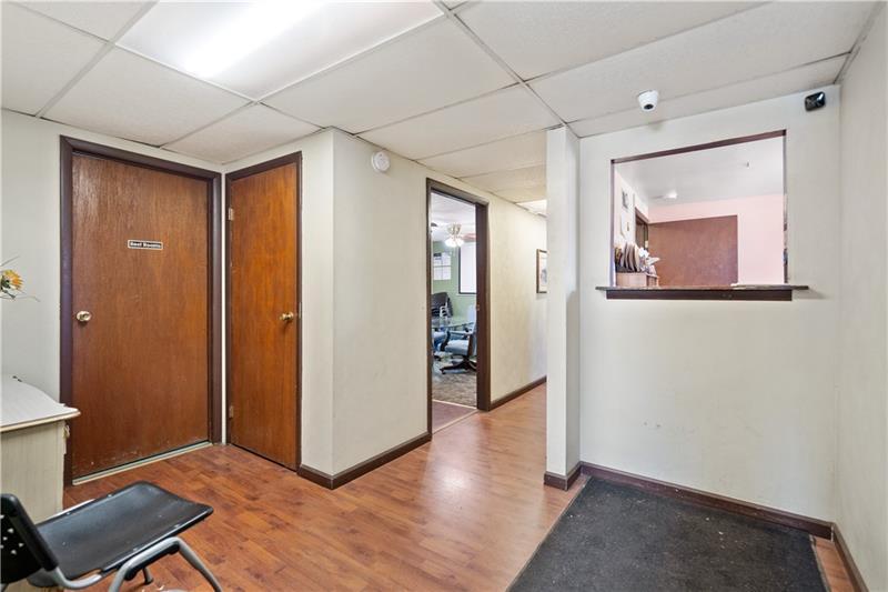 560 W Pike Street Photo 28