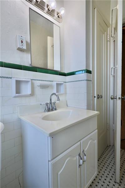 44 Academy Ave #28