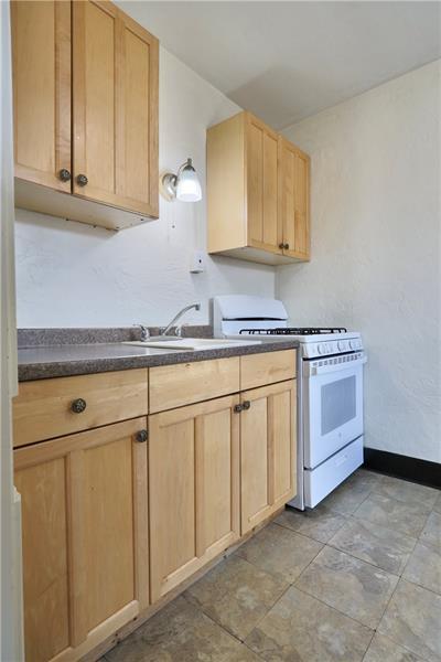 44 Academy Ave #28