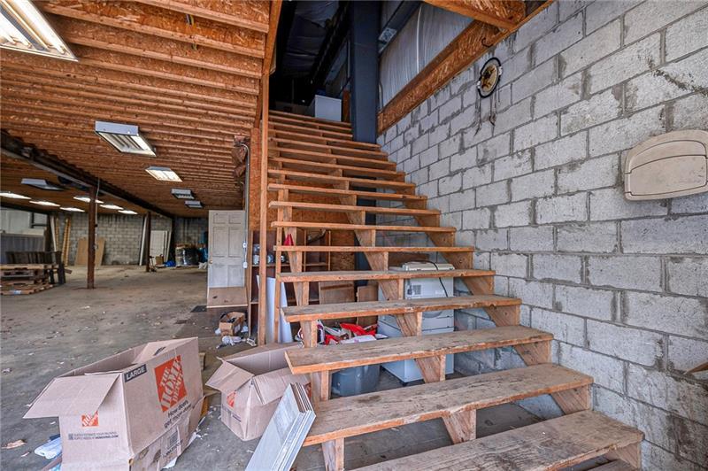 215 Hawk Hill Dr