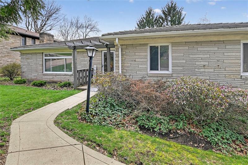 462 Greenhurst Dr